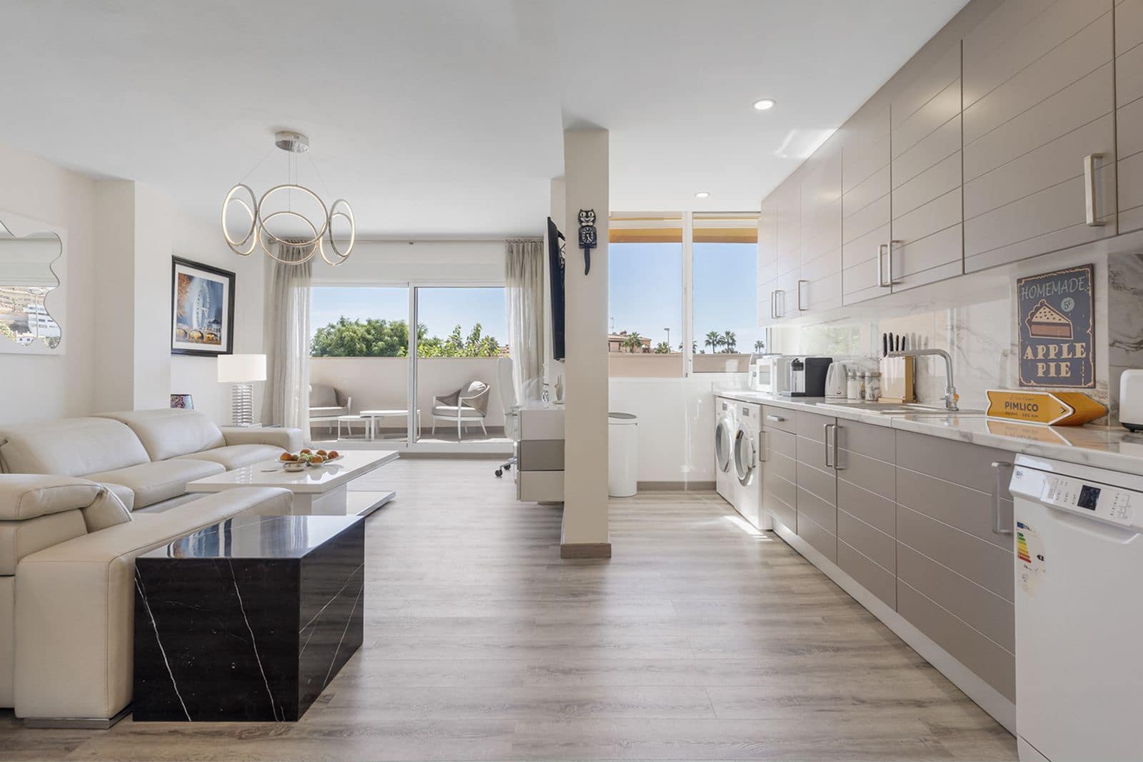 2 makuuhuone Huoneisto myytävänä paikassa La Cala de Mijas mukana uima-altaan 
autotalli - 499 000 € (Ref: 9347958)