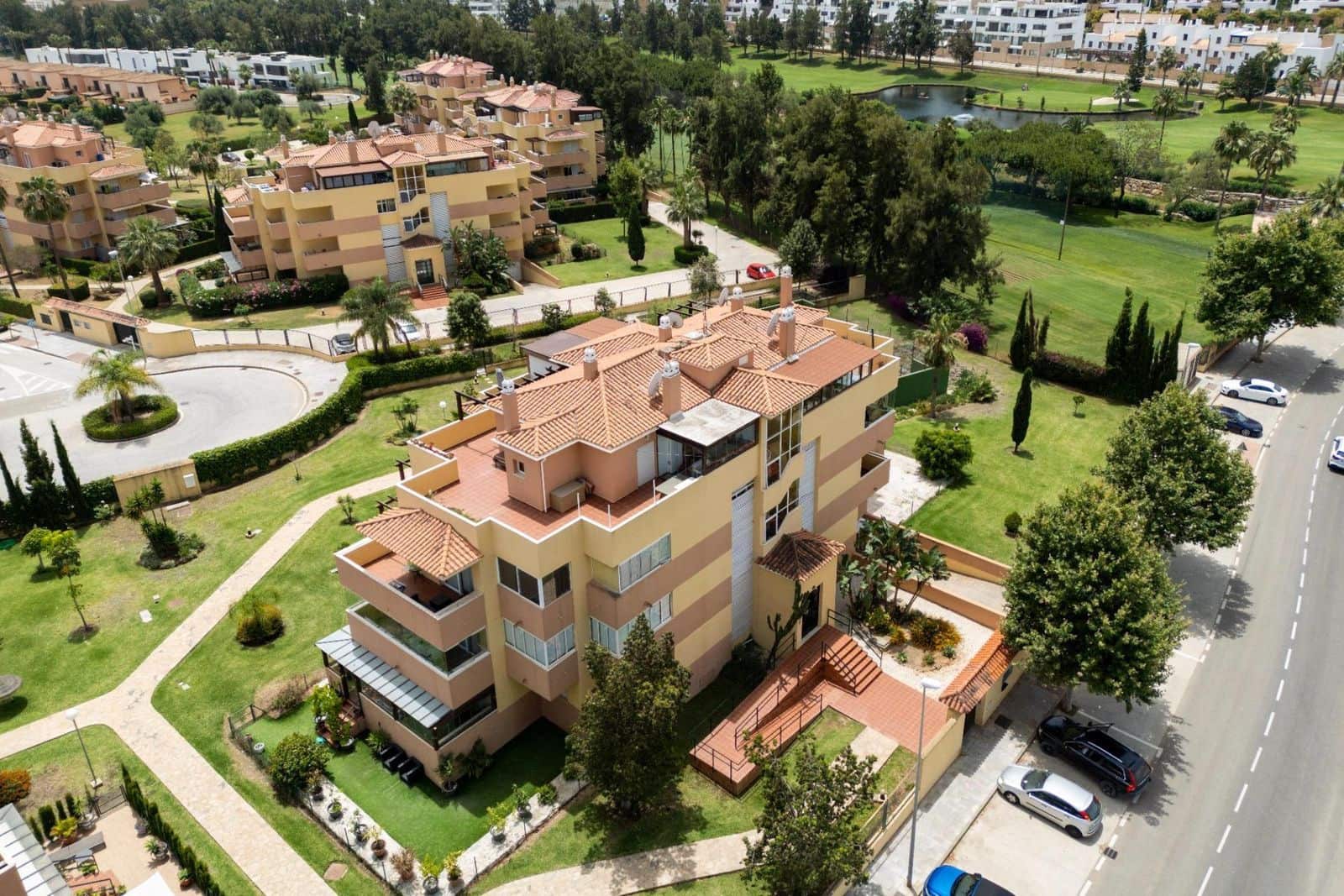 2 soverom Leilighet til salgs i La Cala de Mijas med svømmebasseng garasje - € 385 000 (Ref: 9347959)