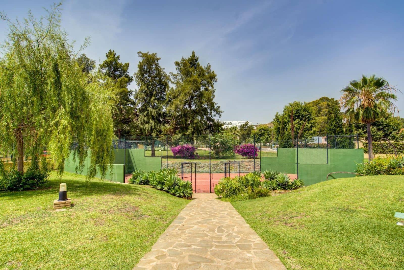 2 soverom Leilighet til salgs i La Cala de Mijas med svømmebasseng garasje - € 385 000 (Ref: 9347959)