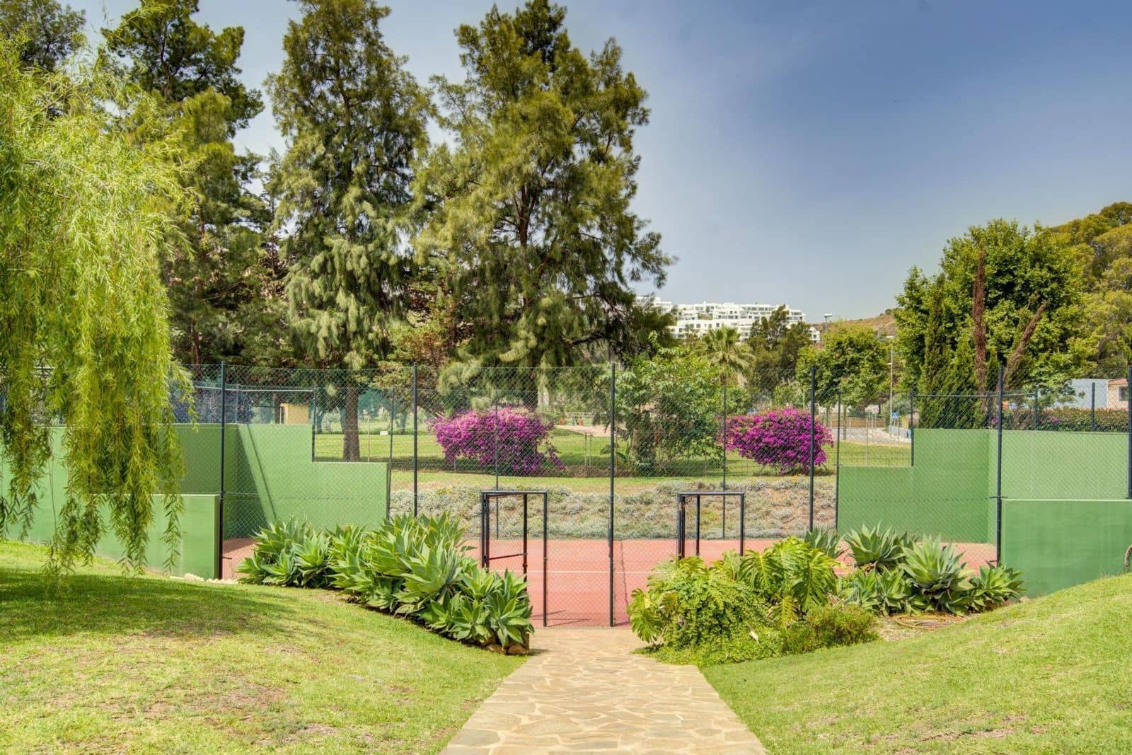 2 soverom Leilighet til salgs i La Cala de Mijas med svømmebasseng garasje - € 385 000 (Ref: 9347959)