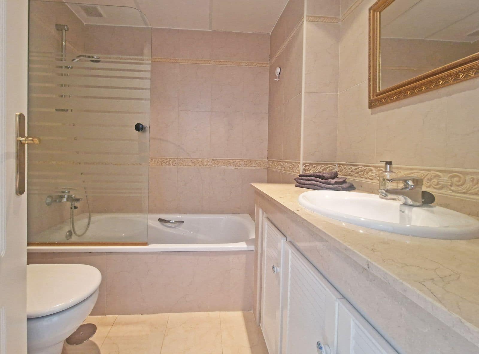 4 soverom Kjedet enebolig til salgs i Cabopino med svømmebasseng garasje - € 595 000 (Ref: 9348511)