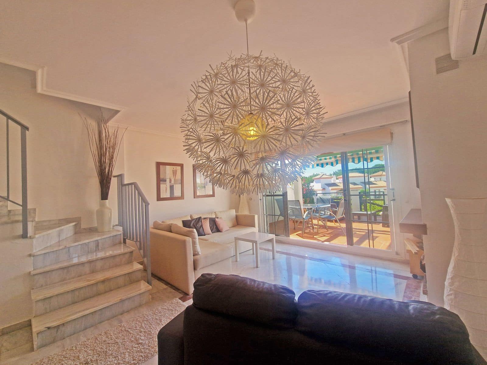 4 soverom Kjedet enebolig til salgs i Cabopino med svømmebasseng garasje - € 595 000 (Ref: 9348511)