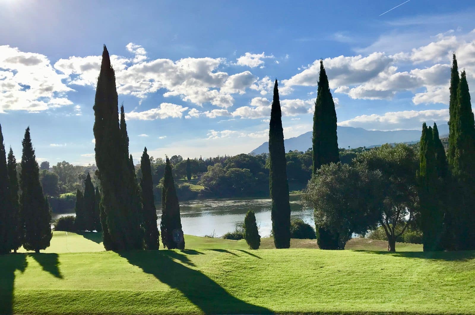 3 sypialnia Apartament na sprzedaż w Los Flamingos z basenem garażem - 1 050 000 € (Ref: 9352780)