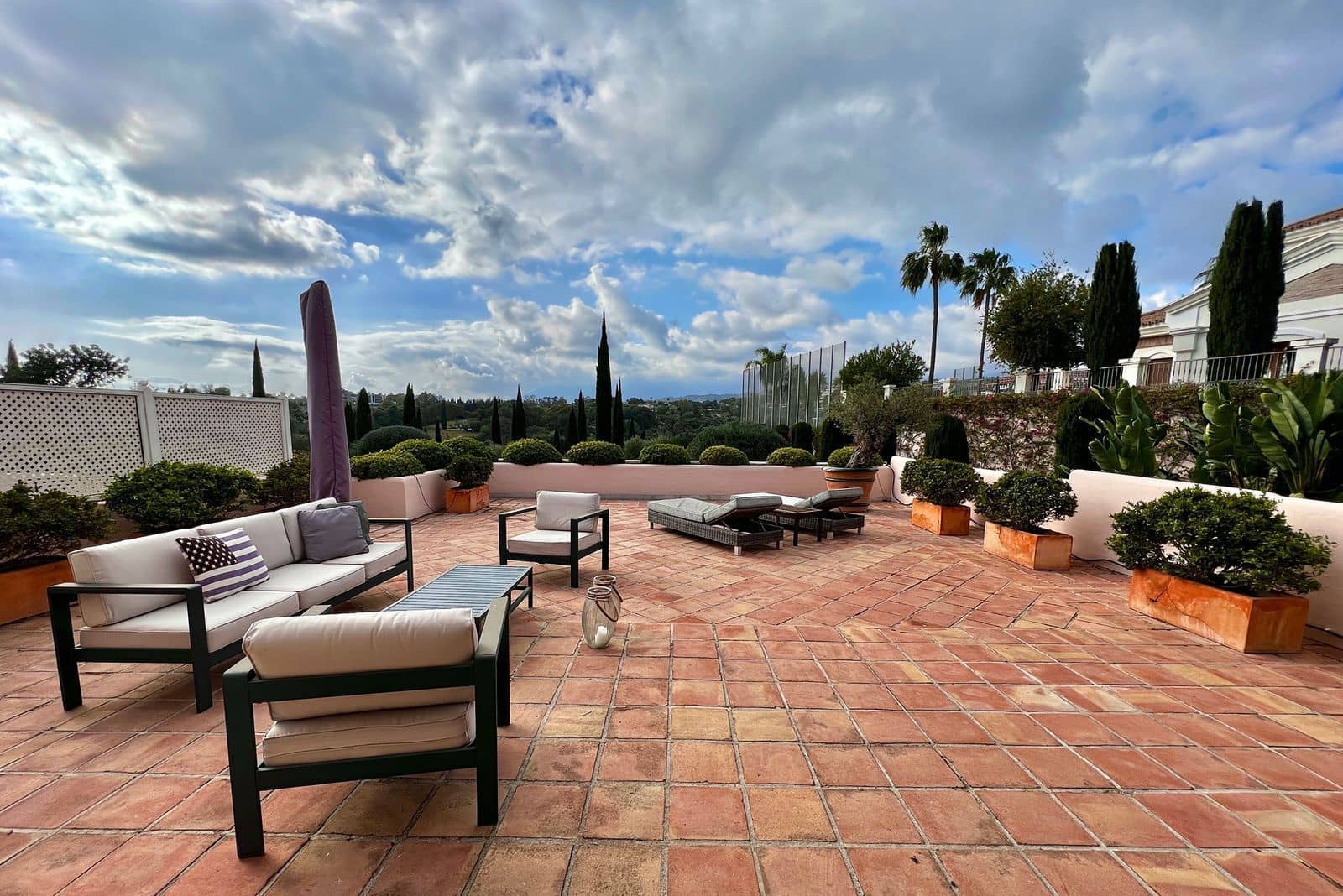 3 sypialnia Apartament na sprzedaż w Los Flamingos z basenem garażem - 1 050 000 € (Ref: 9352780)