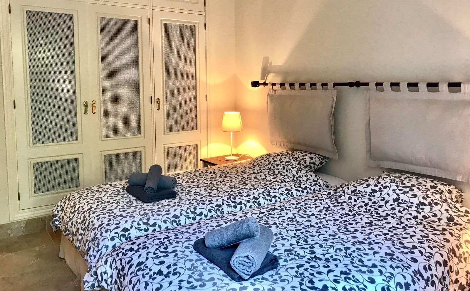 3 sypialnia Apartament na sprzedaż w Los Flamingos z basenem garażem - 1 050 000 € (Ref: 9352780)