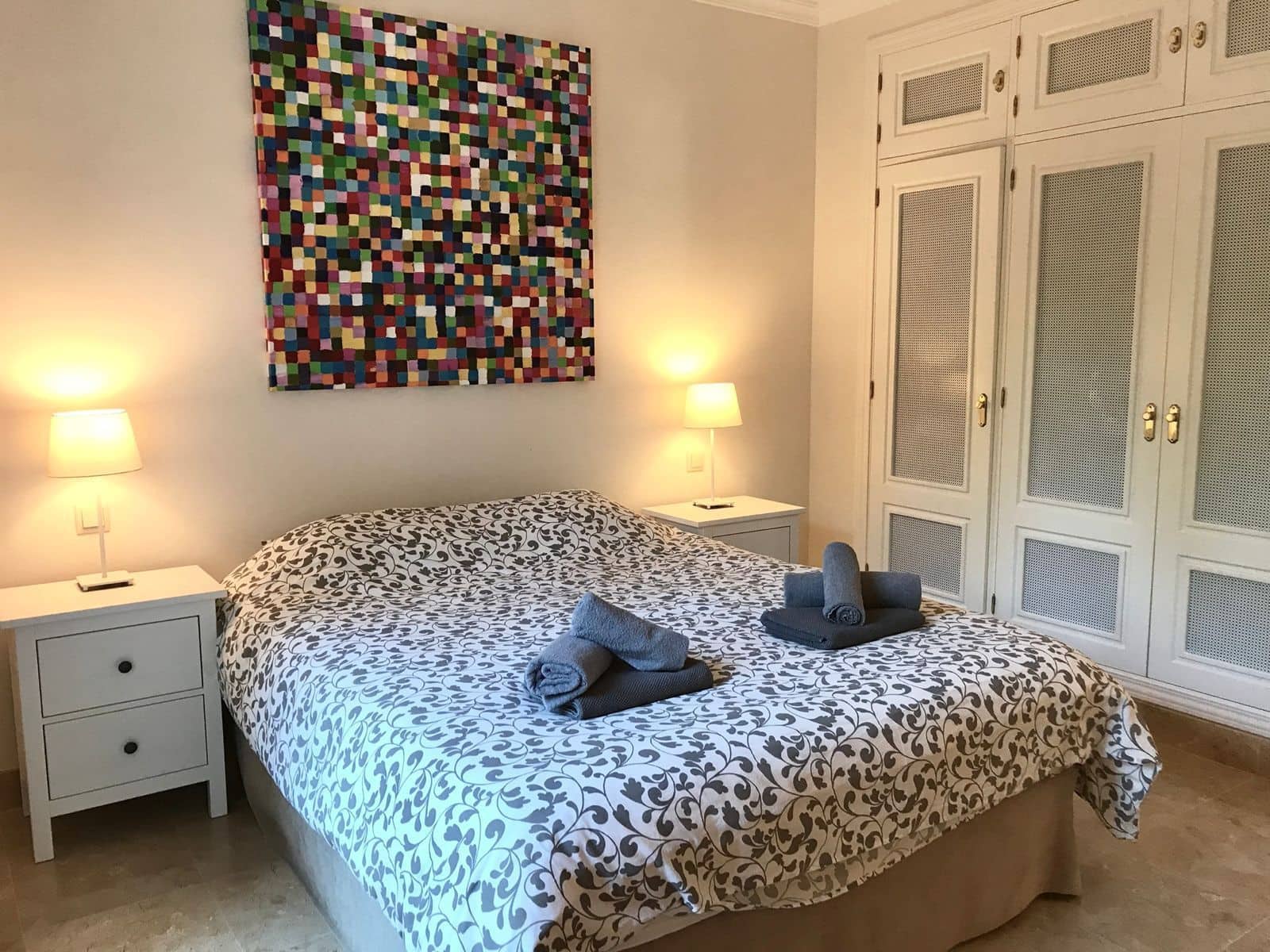 3 sypialnia Apartament na sprzedaż w Los Flamingos z basenem garażem - 1 050 000 € (Ref: 9352780)