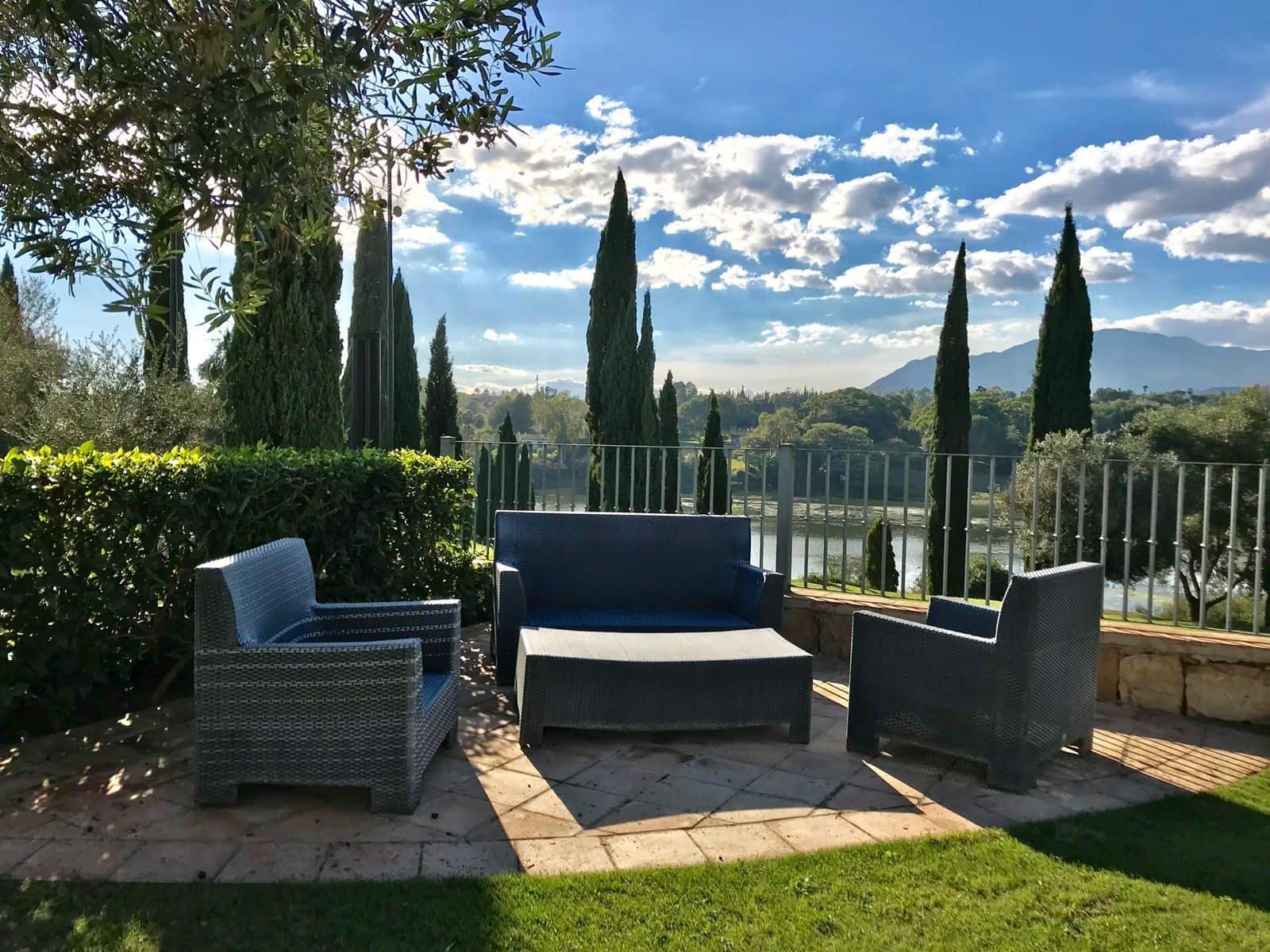 3 sypialnia Apartament na sprzedaż w Los Flamingos z basenem garażem - 1 050 000 € (Ref: 9352780)