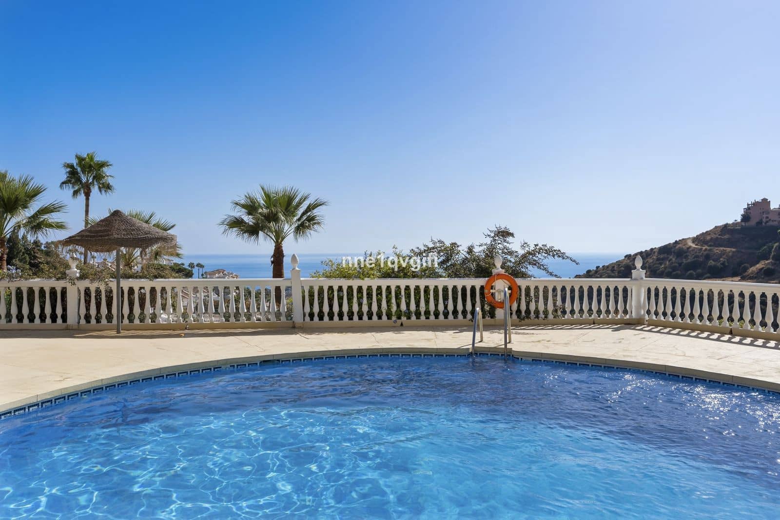 2 Zimmer Apartment zu verkaufen in Calahonda mit Pool Garage - 289.950 € (Ref: 9352781)