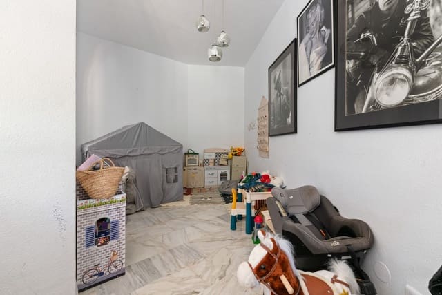 4 quarto Apartamento para venda em Nueva Andalucia, Marbella com piscina garagem - 349 000 € (Ref: 9354197)