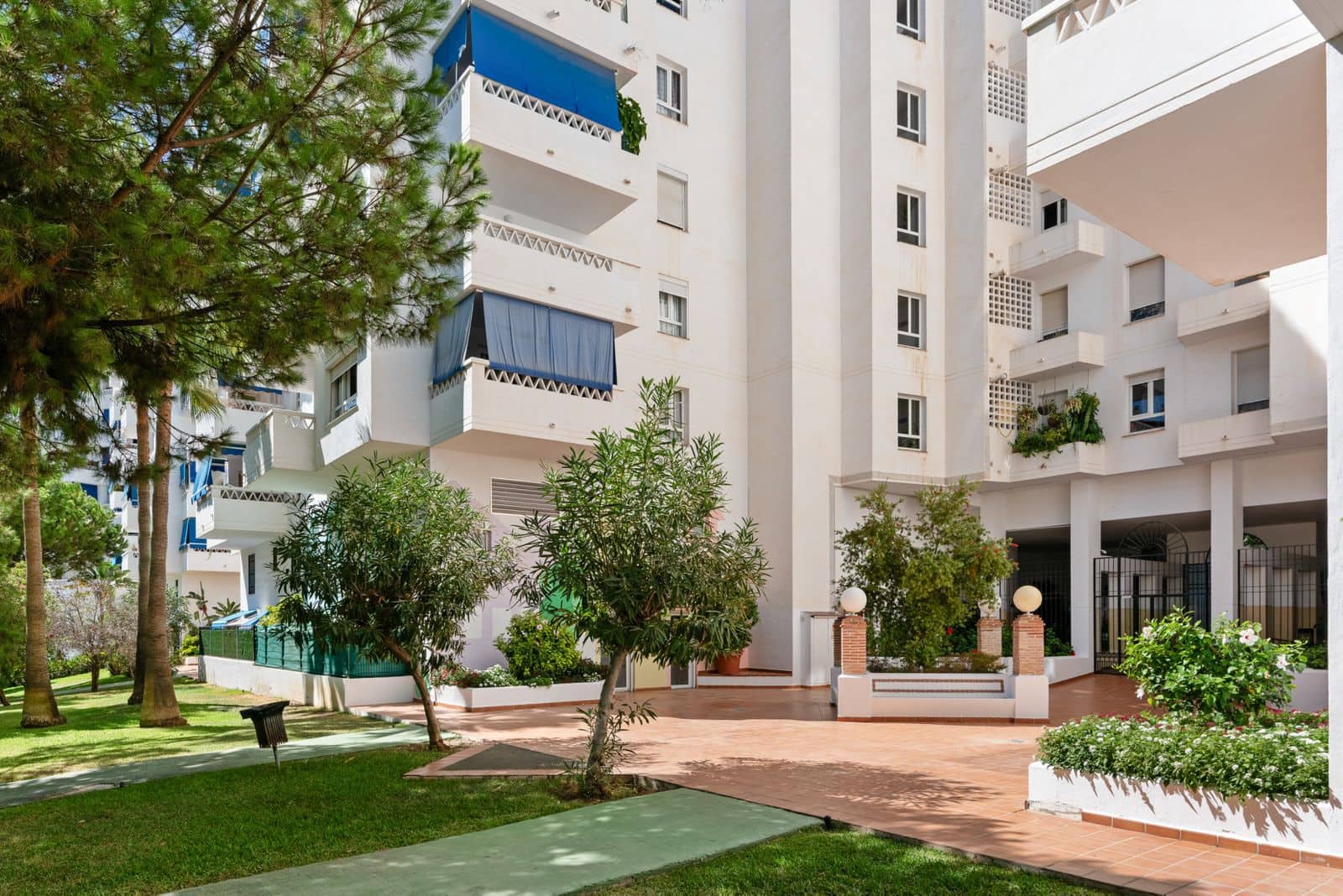 4 quarto Apartamento para venda em Nueva Andalucia com piscina garagem - 349 000 € (Ref: 9354197)