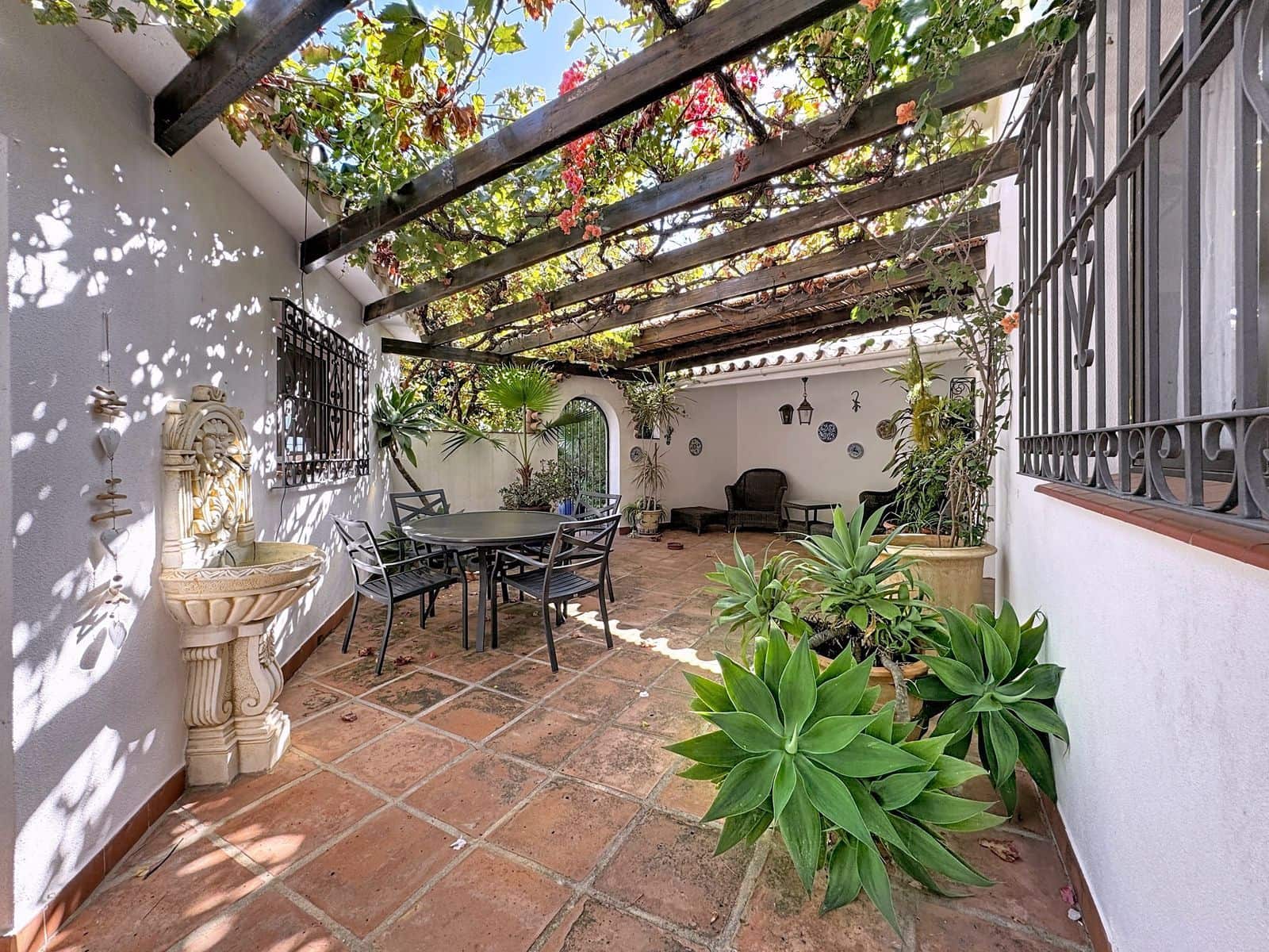 4 bedroom Villa for sale in Mijas with pool garage - € 975,000 (Ref: 9354205)