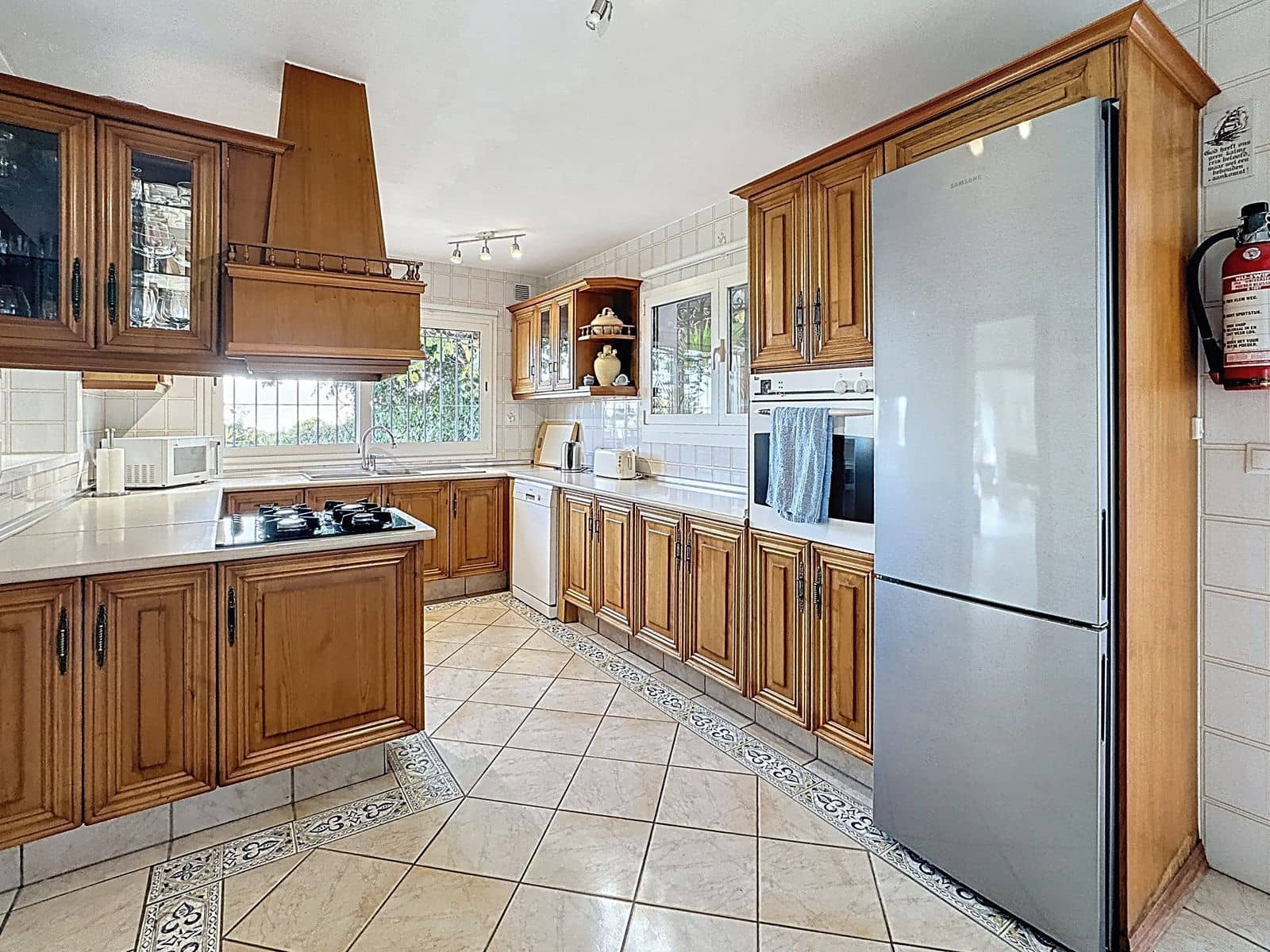 4 bedroom Villa for sale in Mijas with pool garage - € 975,000 (Ref: 9354205)