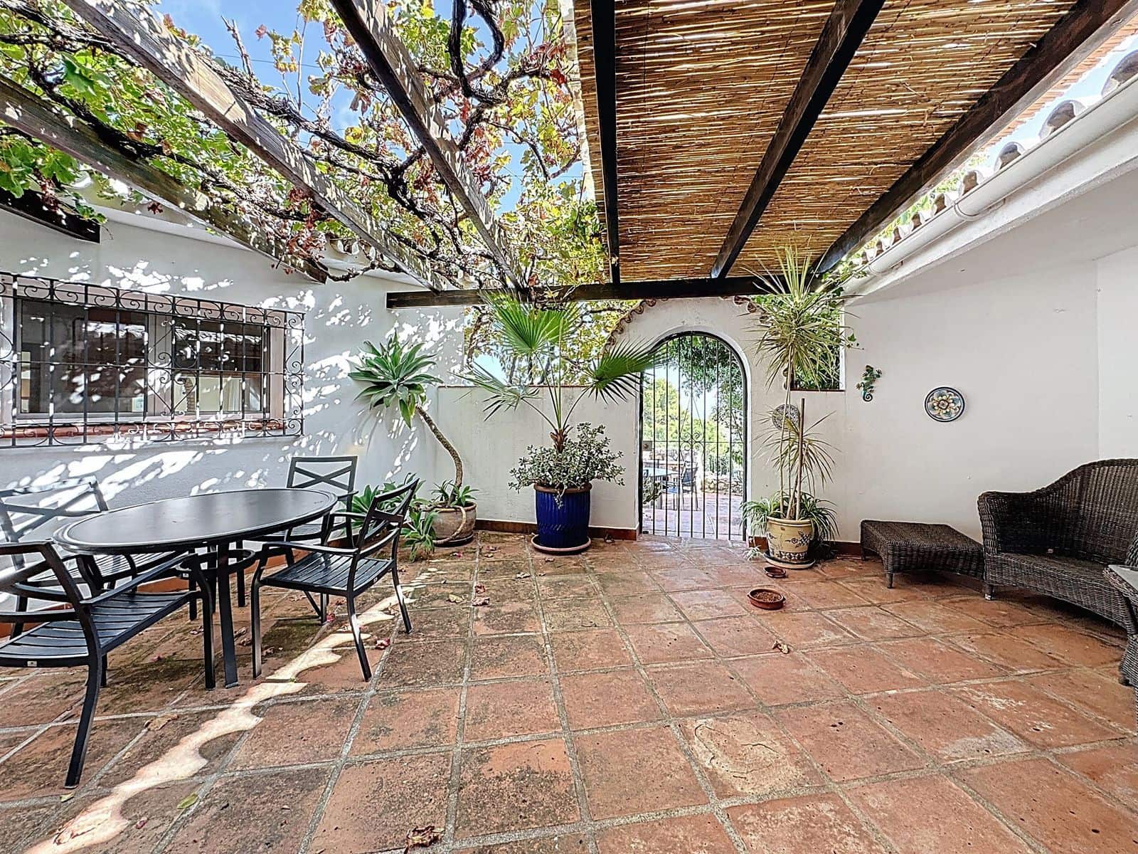 4 bedroom Villa for sale in Mijas with pool garage - € 975,000 (Ref: 9354205)