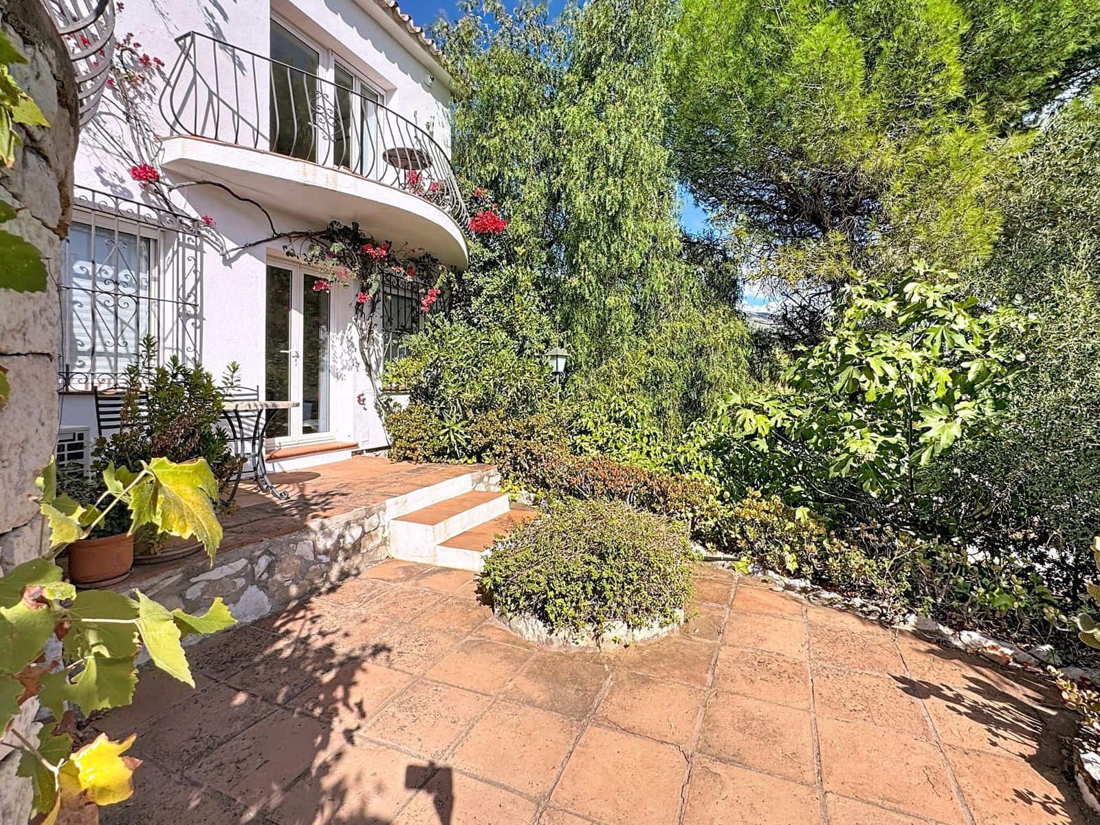 4 bedroom Villa for sale in Mijas with pool garage - € 975,000 (Ref: 9354205)