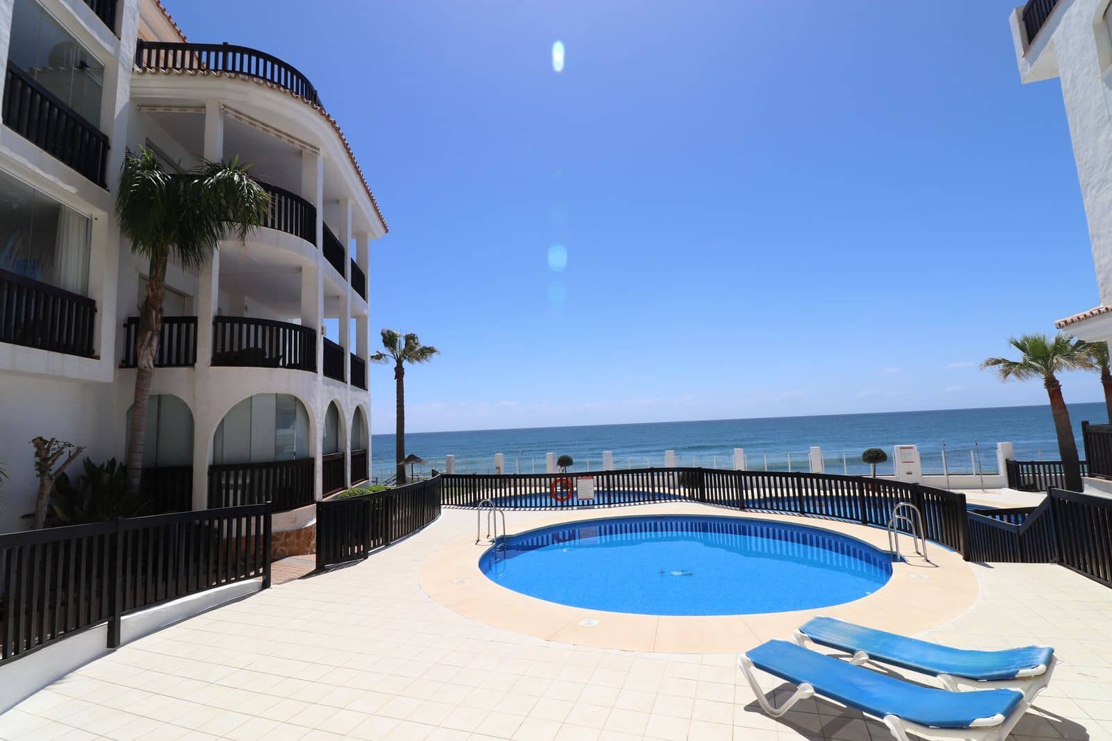 2 soverom Strandleiligheter til salgs i Calahonda med svømmebasseng garasje - € 730 000 (Ref: 9354494)