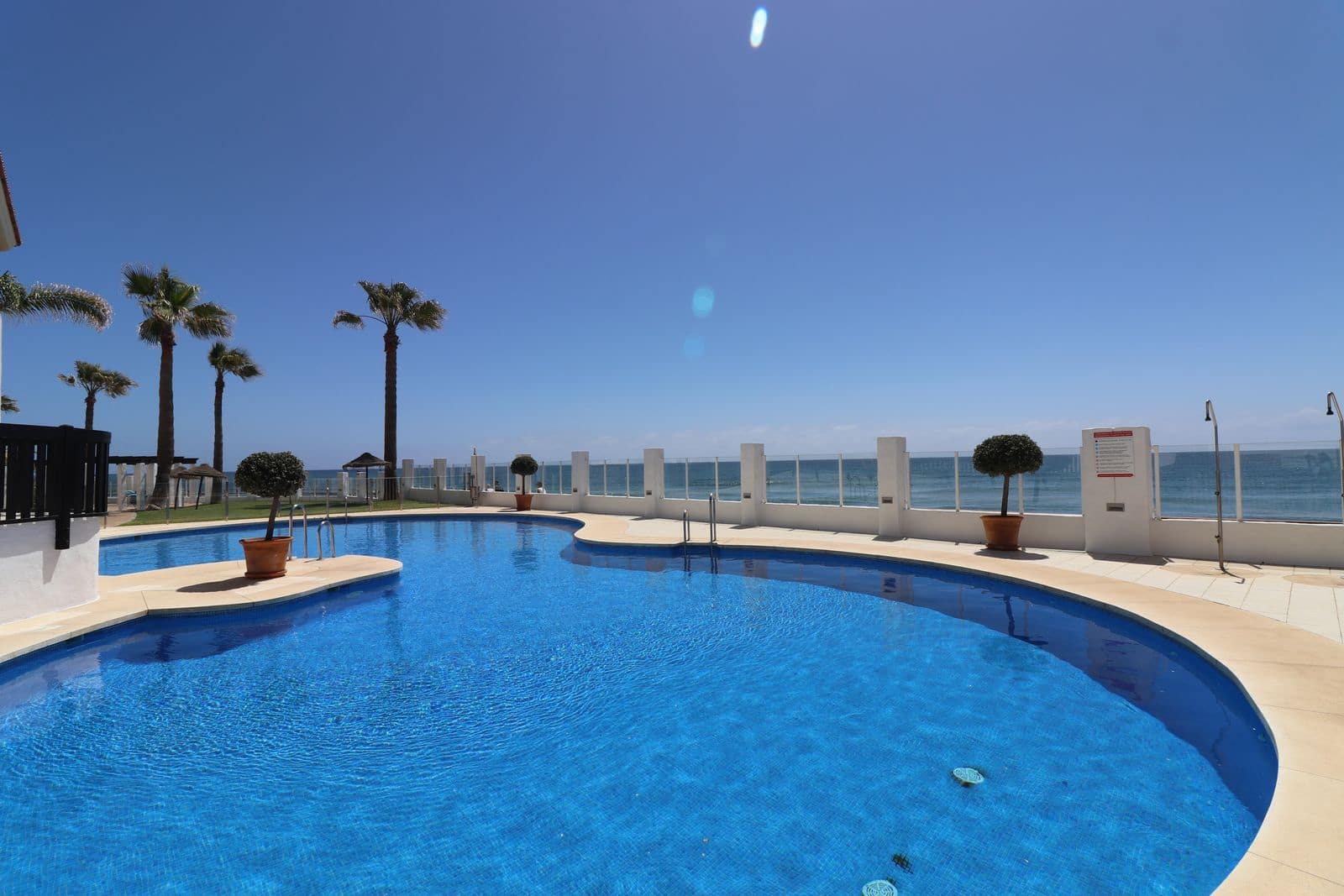 2 soverom Strandleiligheter til salgs i Calahonda med svømmebasseng garasje - € 730 000 (Ref: 9354494)