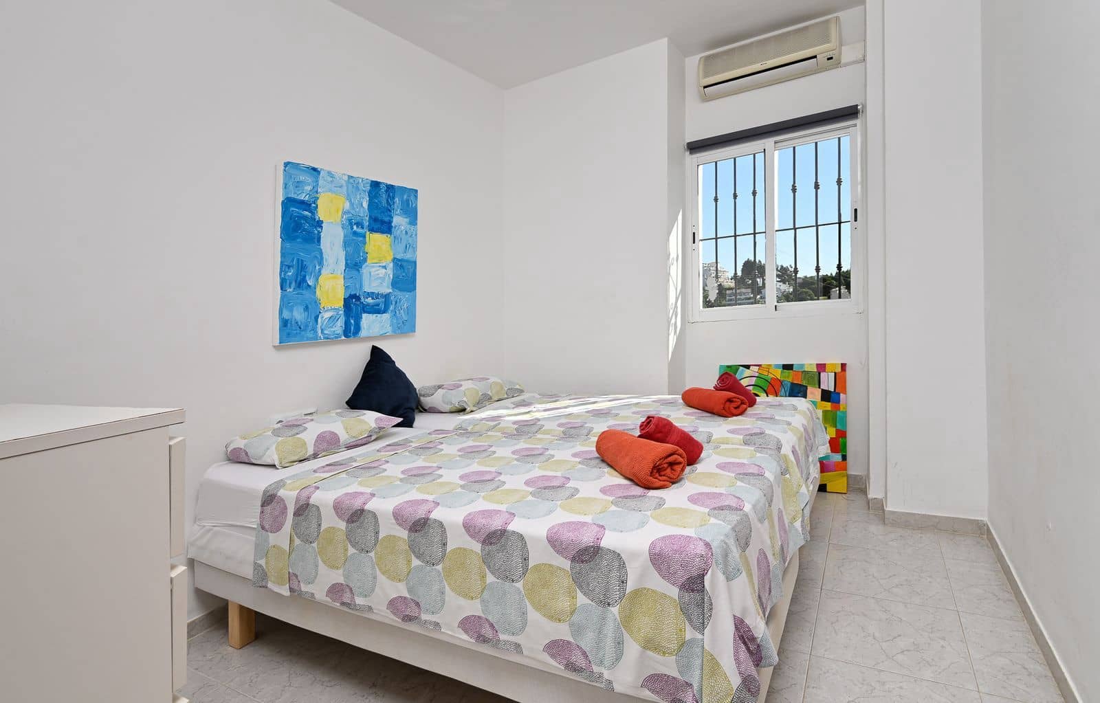 4 makuuhuone Omakotitalo myytävänä paikassa Calahonda mukana uima-altaan 
autotalli - 739 000 € (Ref: 9360840)