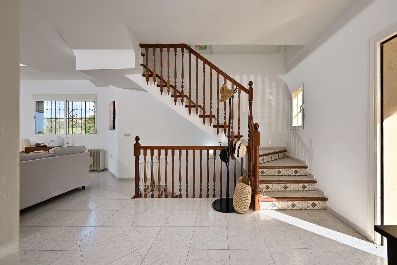 4 makuuhuone Omakotitalo myytävänä paikassa Calahonda mukana uima-altaan 
autotalli - 739 000 € (Ref: 9360840)