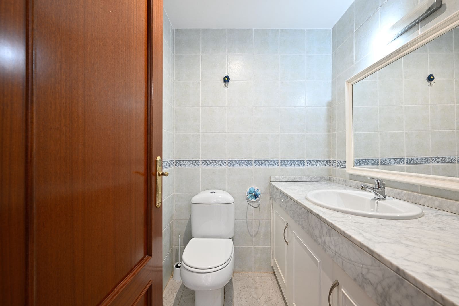 4 makuuhuone Omakotitalo myytävänä paikassa Calahonda mukana uima-altaan 
autotalli - 739 000 € (Ref: 9360840)