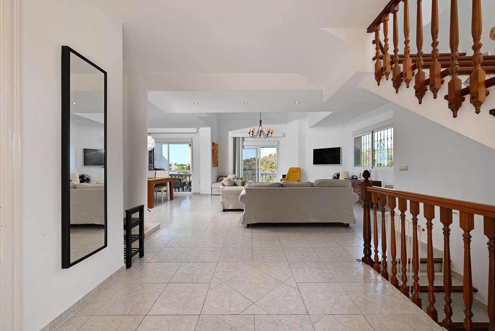 4 makuuhuone Omakotitalo myytävänä paikassa Calahonda mukana uima-altaan 
autotalli - 739 000 € (Ref: 9360840)