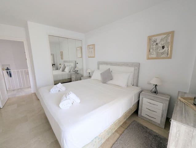 2 sypialnia Penthouse na sprzedaż w Calahonda, Mijas z basenem garażem - 349 000 € (Ref: 9360870)