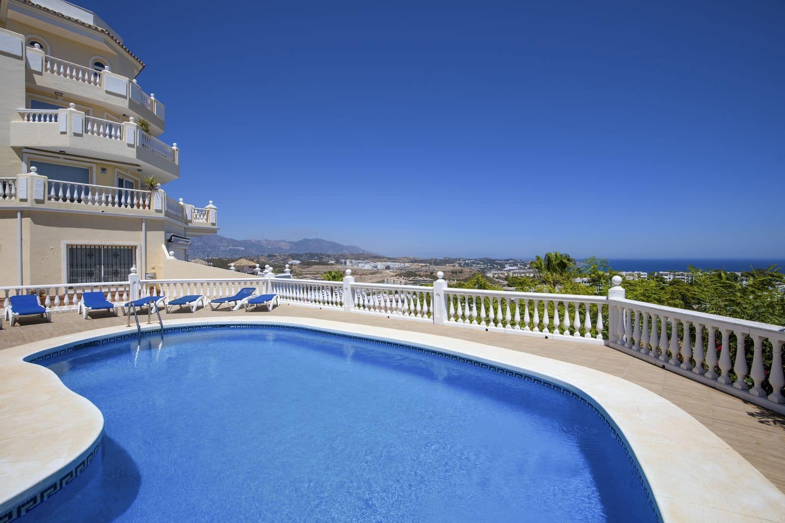 4 soverom Leilighet til salgs i Riviera del Sol med svømmebasseng garasje - € 529 000 (Ref: 9373890)