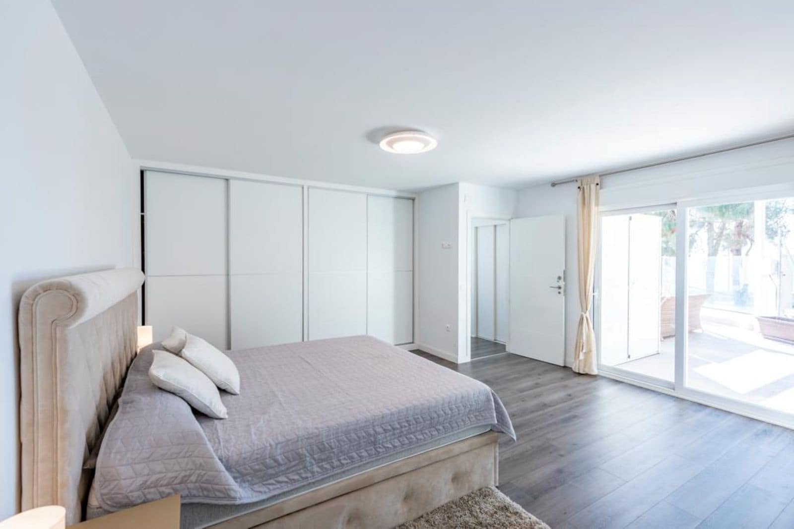 6 soverom Villa til salgs i El Chaparral med svømmebasseng garasje - € 1 350 000 (Ref: 9373892)