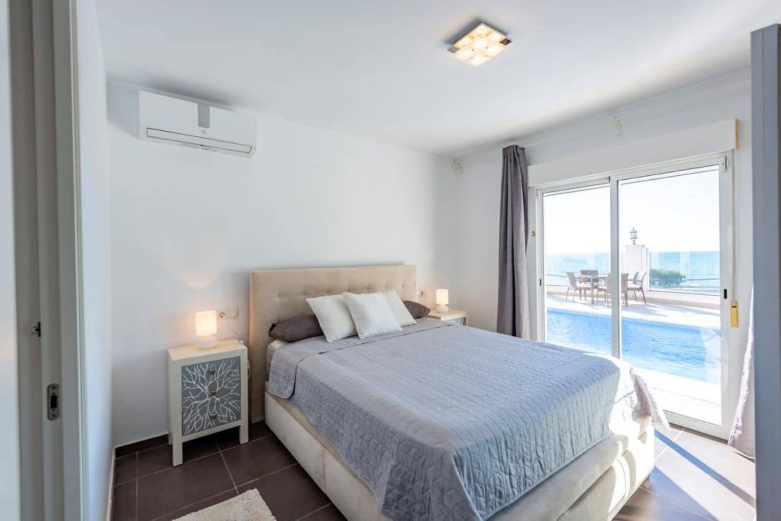 6 soverom Villa til salgs i El Chaparral med svømmebasseng garasje - € 1 350 000 (Ref: 9373892)