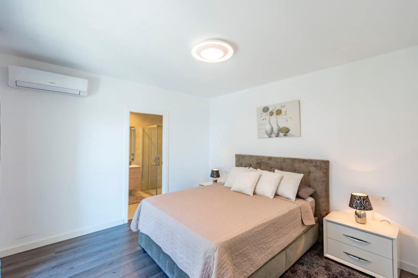 6 soverom Villa til salgs i El Chaparral med svømmebasseng garasje - € 1 350 000 (Ref: 9373892)