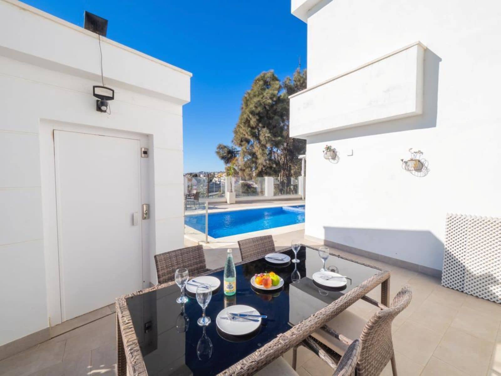 6 soverom Villa til salgs i El Chaparral med svømmebasseng garasje - € 1 350 000 (Ref: 9373892)