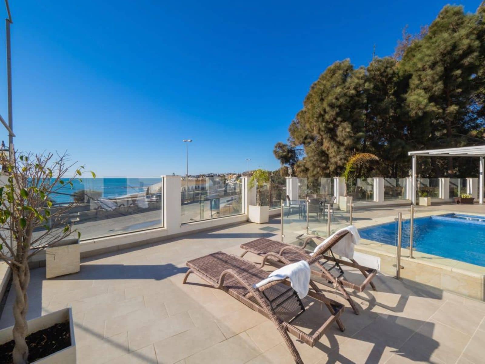 6 soverom Villa til salgs i El Chaparral med svømmebasseng garasje - € 1 350 000 (Ref: 9373892)