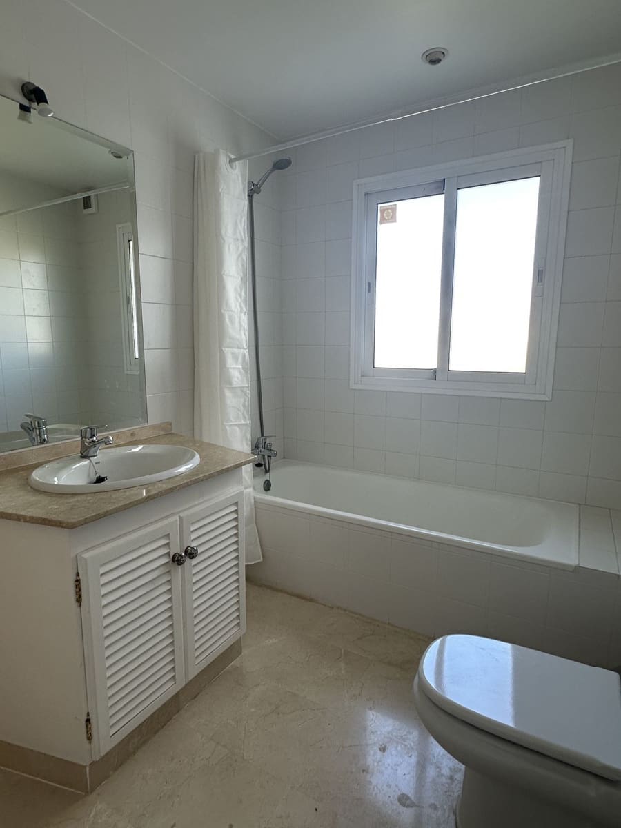 3 sypialnia Dom na sprzedaż w Riviera del Sol z basenem garażem - 585 000 € (Ref: 9396877)