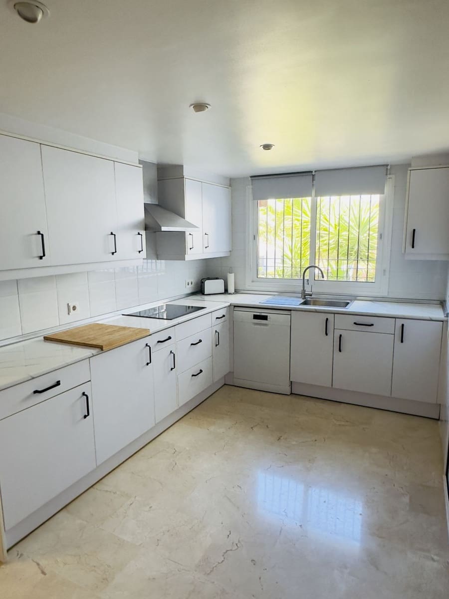 3 sypialnia Dom na sprzedaż w Riviera del Sol z basenem garażem - 585 000 € (Ref: 9396877)