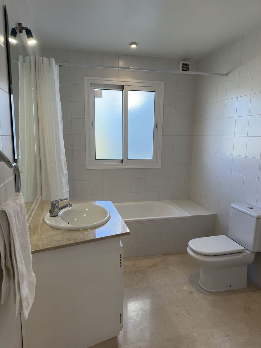 3 sypialnia Dom na sprzedaż w Riviera del Sol z basenem garażem - 585 000 € (Ref: 9396877)