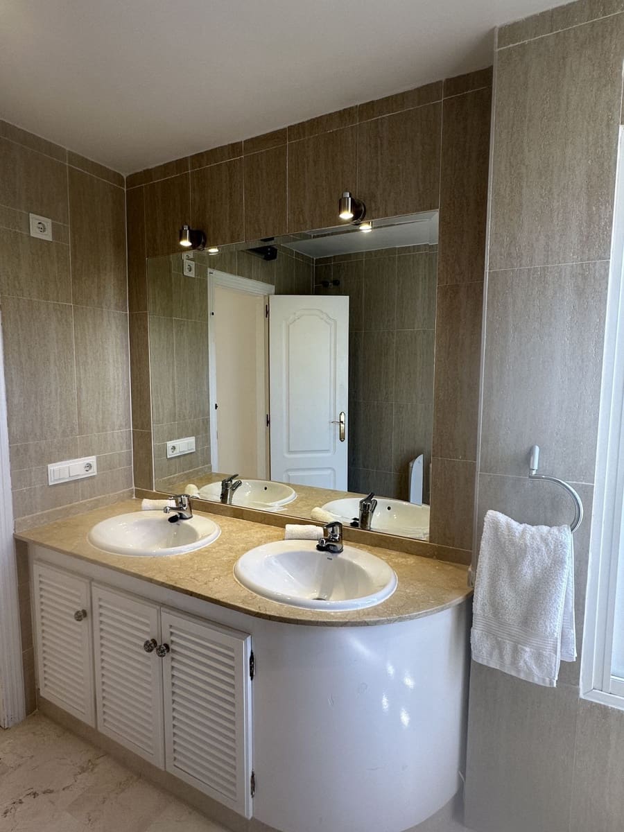 3 sypialnia Dom na sprzedaż w Riviera del Sol z basenem garażem - 585 000 € (Ref: 9396877)