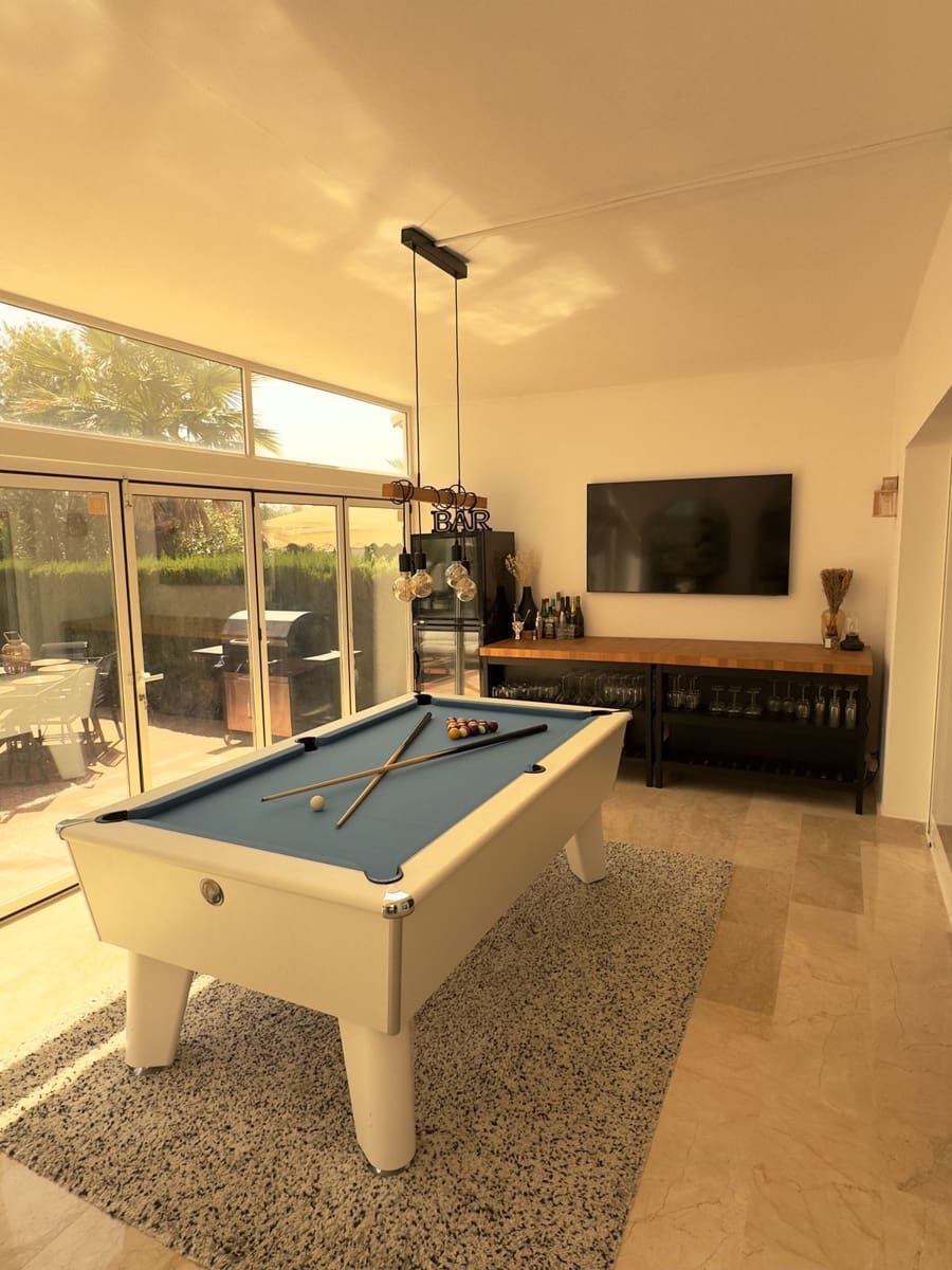 3 sypialnia Dom na sprzedaż w Riviera del Sol z basenem garażem - 585 000 € (Ref: 9396877)