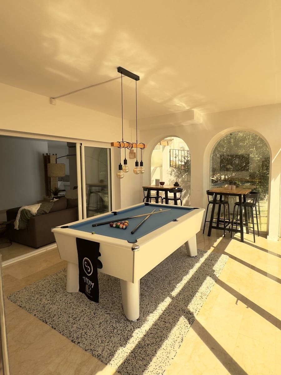 3 sypialnia Dom na sprzedaż w Riviera del Sol z basenem garażem - 585 000 € (Ref: 9396877)