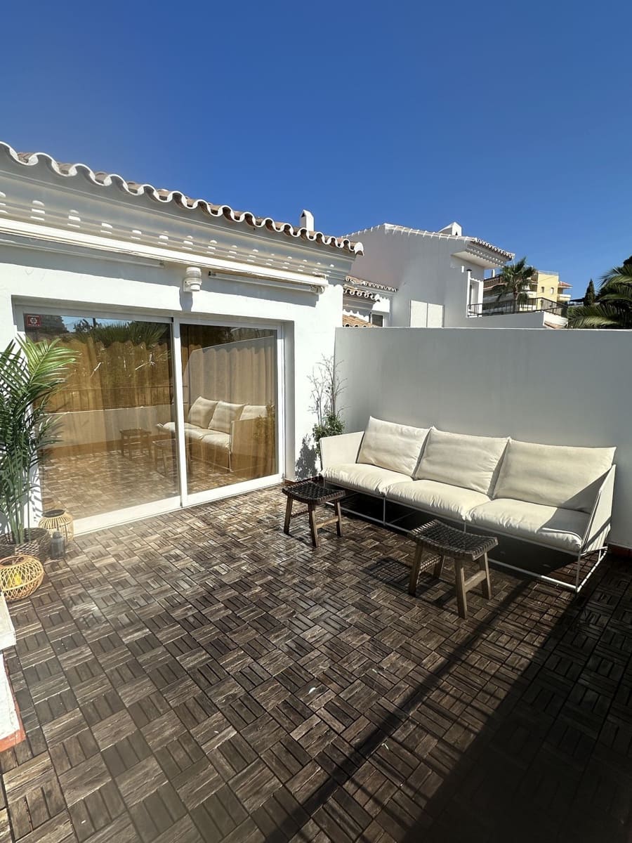 3 sypialnia Dom na sprzedaż w Riviera del Sol z basenem garażem - 585 000 € (Ref: 9396877)