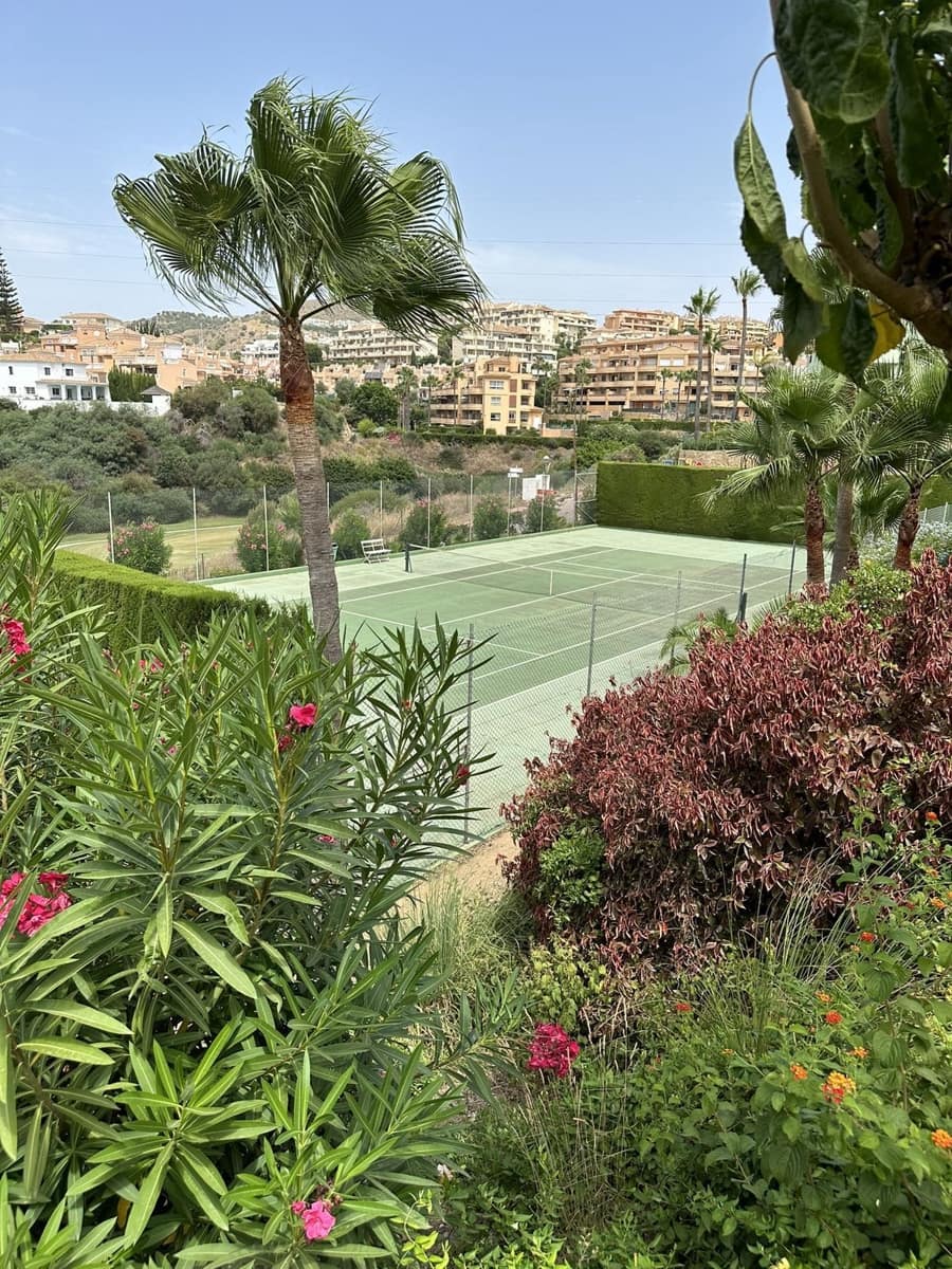 3 sypialnia Dom na sprzedaż w Riviera del Sol z basenem garażem - 585 000 € (Ref: 9396877)