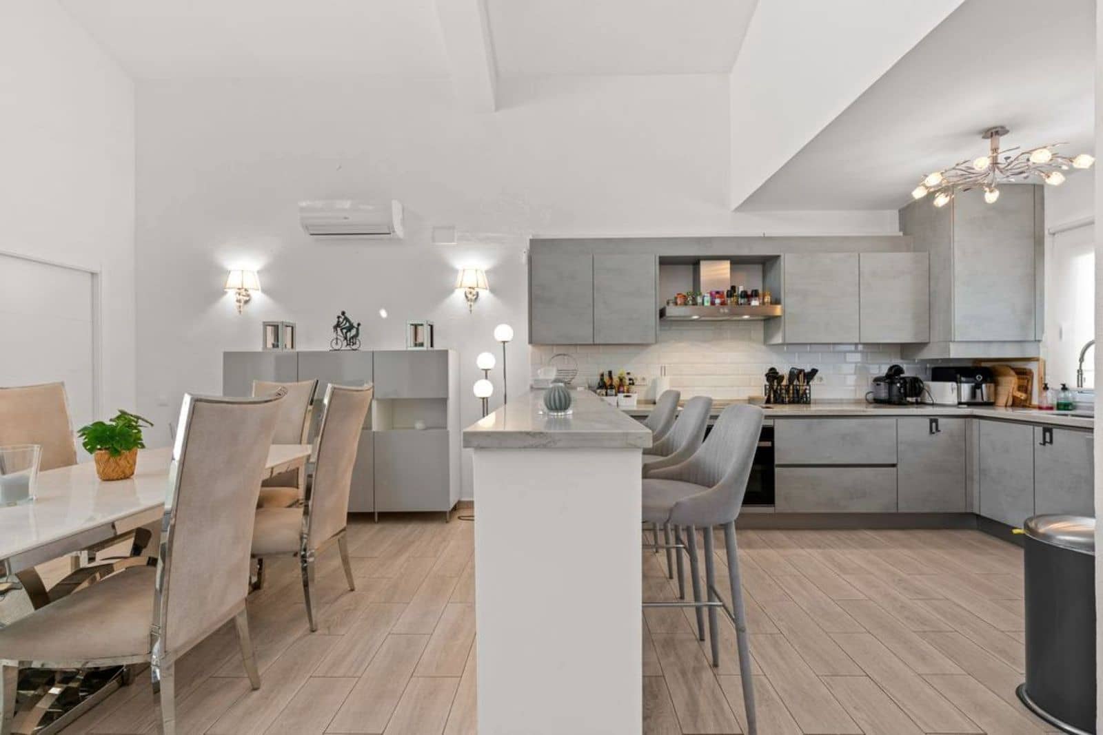 4 sypialnia Dom na sprzedaż w Calahonda z basenem garażem - 650 000 € (Ref: 9412894)