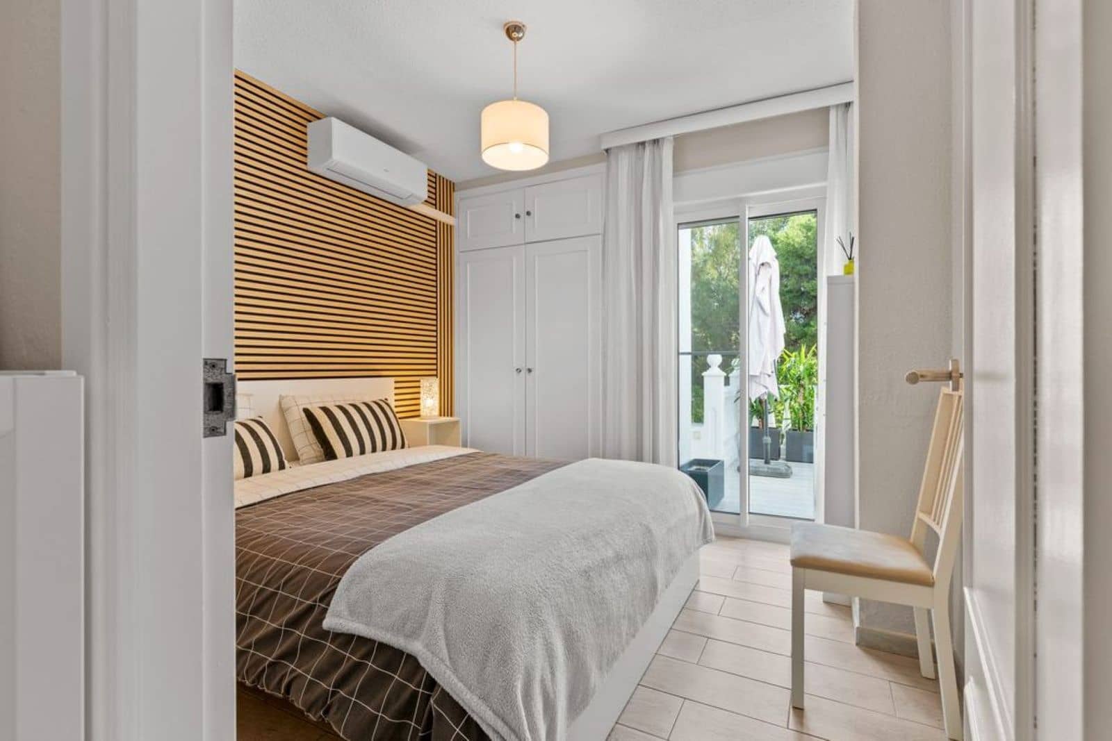 4 sypialnia Dom na sprzedaż w Calahonda z basenem garażem - 650 000 € (Ref: 9412894)