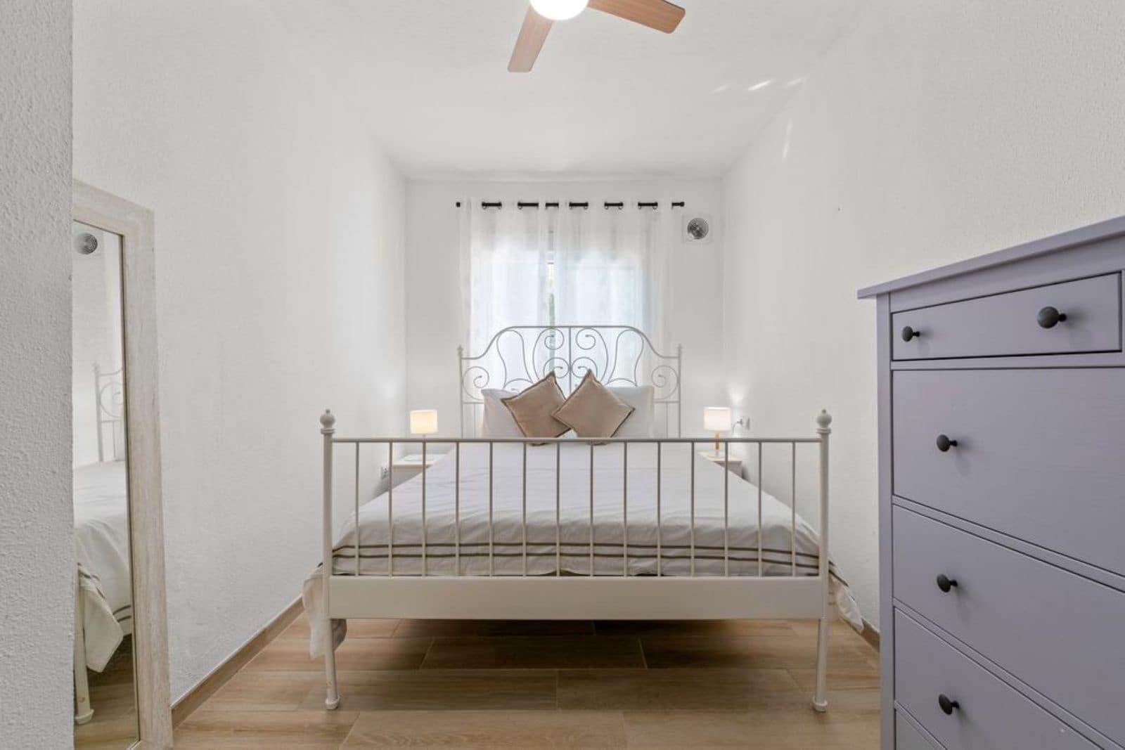 4 sypialnia Dom na sprzedaż w Calahonda z basenem garażem - 650 000 € (Ref: 9412894)