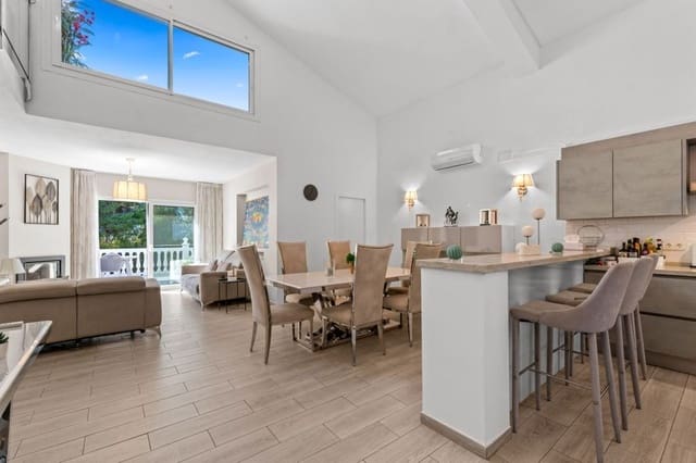 4 sypialnia Dom na sprzedaż w Calahonda, Mijas z basenem garażem - 650 000 € (Ref: 9412894)