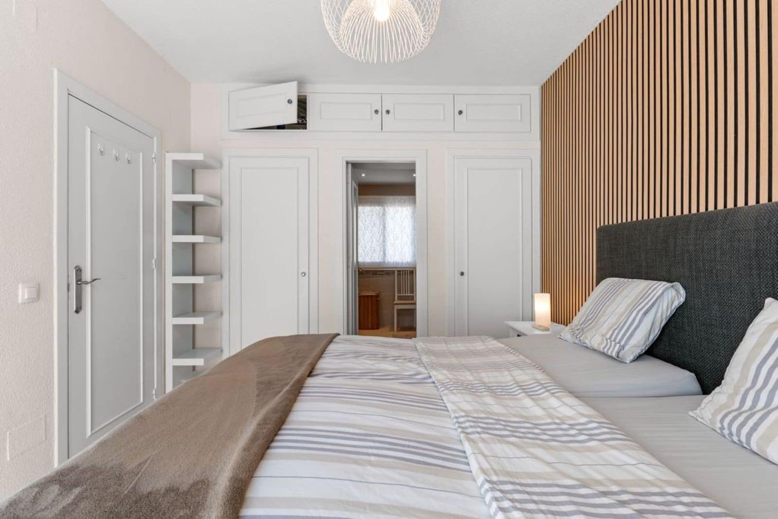 4 sypialnia Dom na sprzedaż w Calahonda z basenem garażem - 650 000 € (Ref: 9412894)