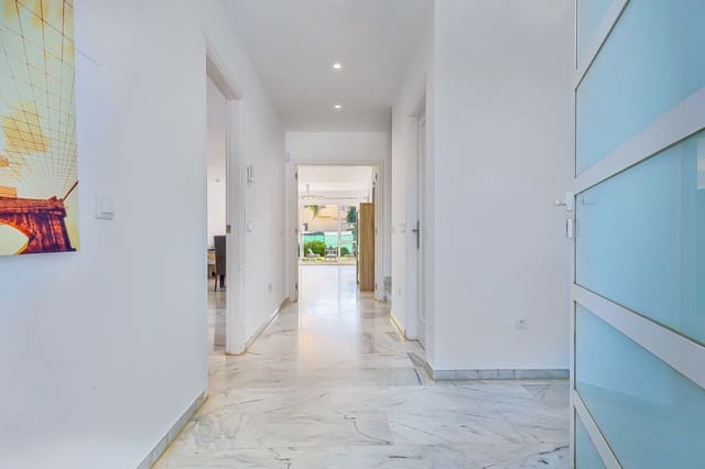 5 sypialnia Dom na sprzedaż w Calahonda, Mijas z basenem garażem - 528 000 € (Ref: 9412896)