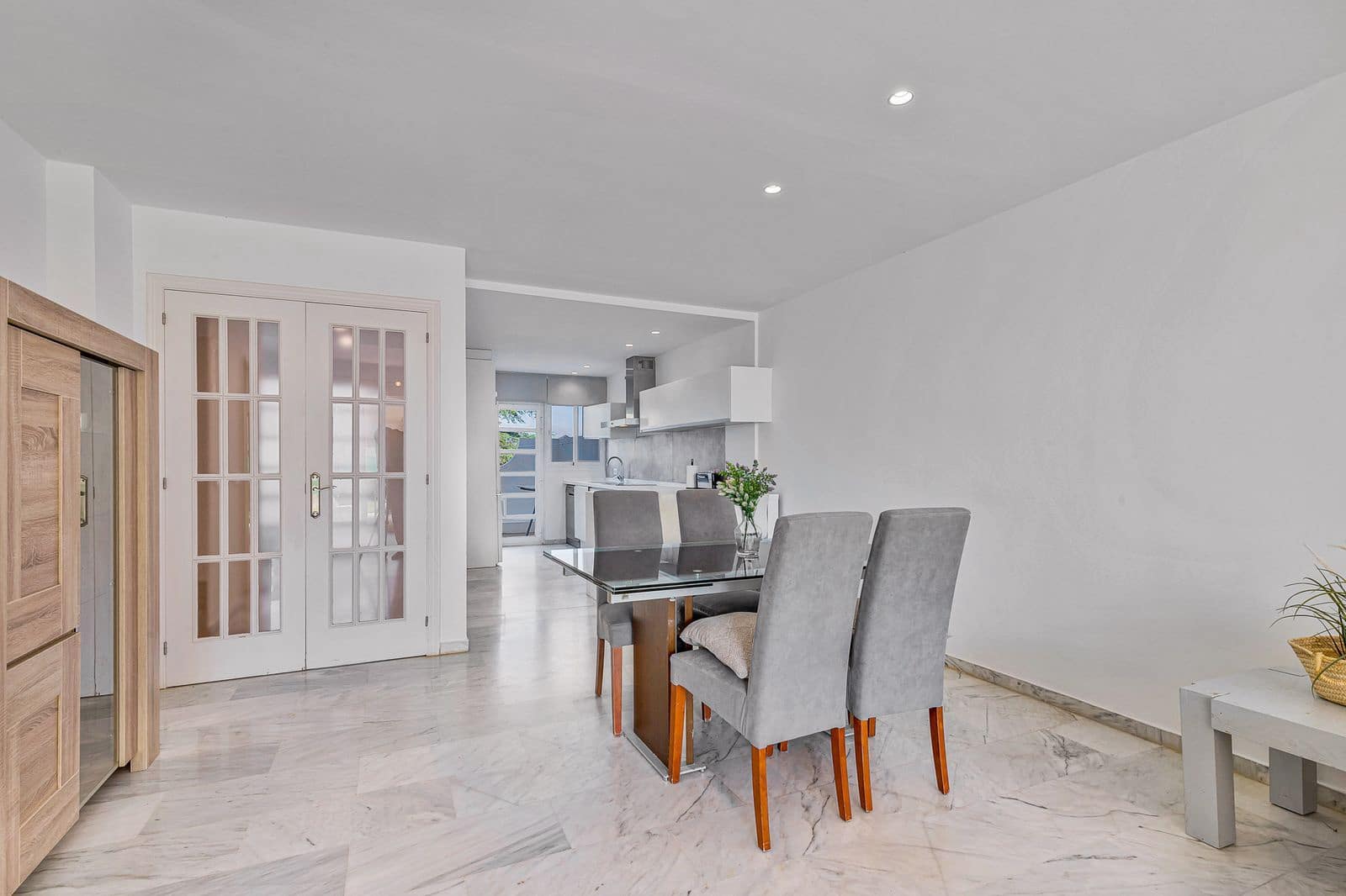 5 sypialnia Dom na sprzedaż w Calahonda z basenem garażem - 528 000 € (Ref: 9412896)