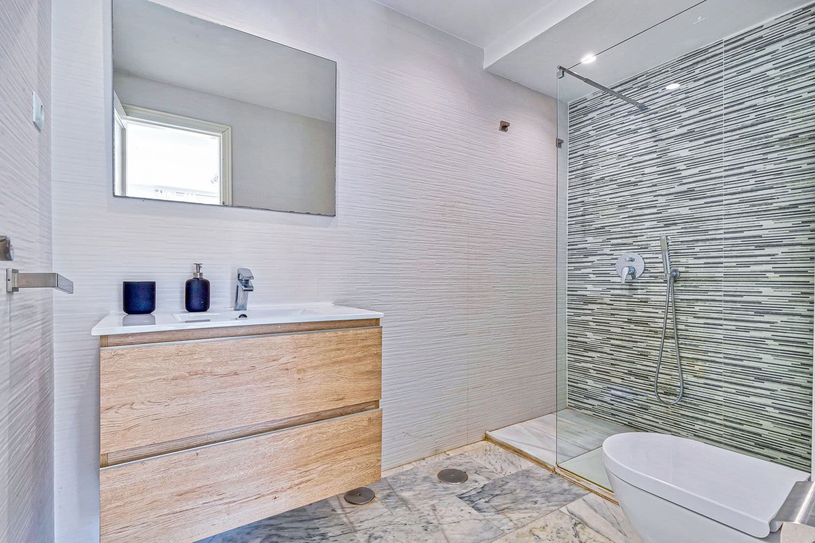 5 sypialnia Dom na sprzedaż w Calahonda z basenem garażem - 528 000 € (Ref: 9412896)