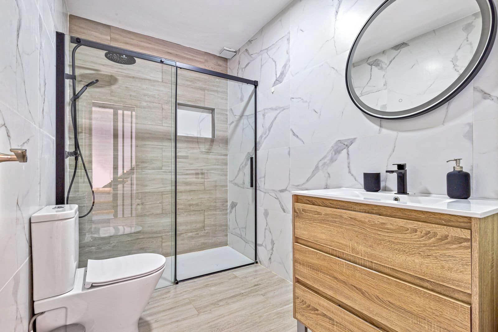 5 sypialnia Dom na sprzedaż w Calahonda z basenem garażem - 528 000 € (Ref: 9412896)