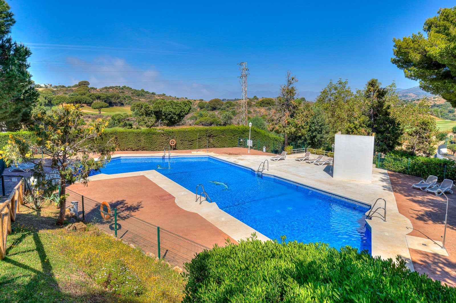 5 sypialnia Dom na sprzedaż w Calahonda z basenem garażem - 528 000 € (Ref: 9412896)