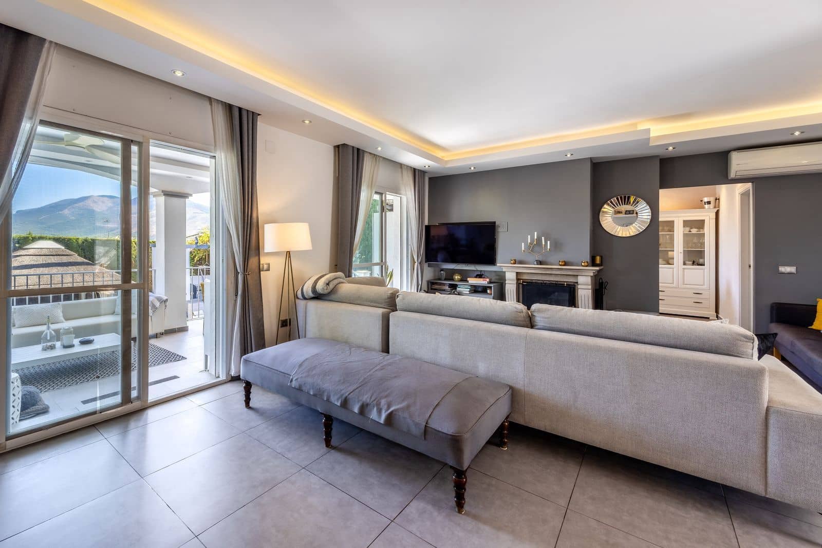 6 bedroom Villa for sale in Alhaurin el Grande with pool garage - € 995,000 (Ref: 9415083)